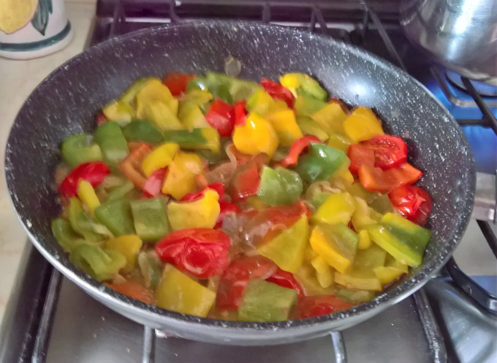 luganega ai peperoni con pomodoro